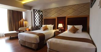 Regent's Park Hotel - Malang - Yatak Odası