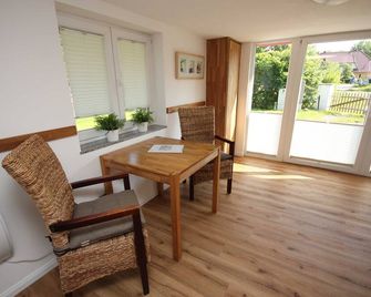 Ferienhaus Ankerplatz 1 - Ostseebad Dierhagen - Вітальня