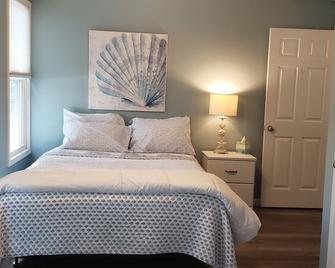 Penthouse Suite in the heart Sylvan Beach Resort - Sylvan Beach - Bedroom