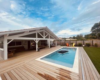 House with swimming pool close to the ocean - Le Porge - Piscina