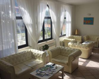 Hotel La Settima Luna - Bašanija - Wohnzimmer