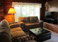 All Cedar Cabin On The Sol Duc River - Close to the Park's Favorite Places - Forks - Salon