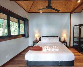 Cashewnut Cove Bungalow - Beach Front - Ko Lipe - Sovrum