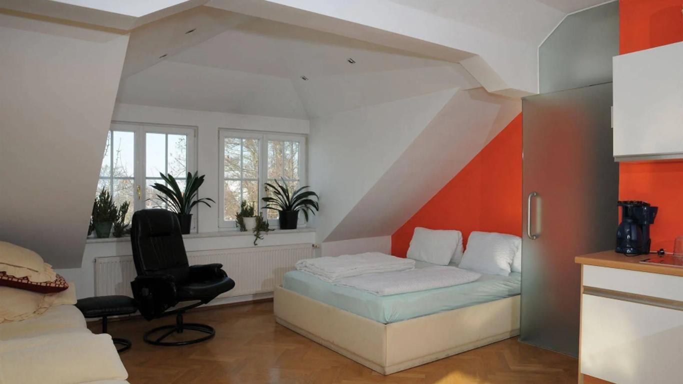 Geinberg Suites & Via Nova Lodges