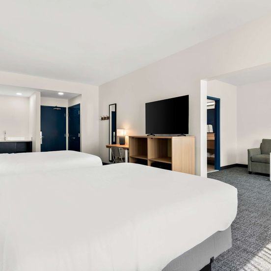 Bedroom view of Spark by Hilton Lancaster Dutch Country