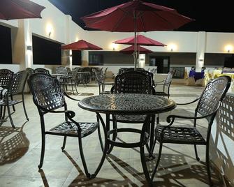 Jayson Metoda By Innovic Hotels - Rajkot - Restaurante