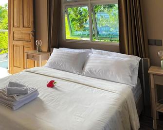 Calm Beach Inn - Gan - Schlafzimmer