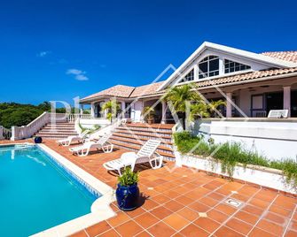 Beautiful 5 bed-rooms Villa at Terres Basses - Marigot - Pool