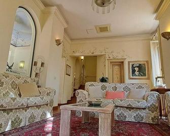 Hotel Villa Tiziana - Marina Di Pietrasanta - Sala de estar