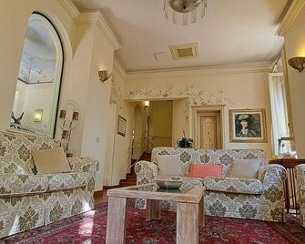 Hotel Villa Tiziana - Marina Di Pietrasanta - סלון