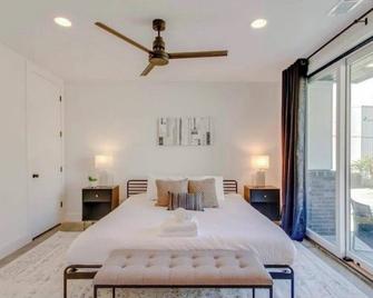 Modern House With Fantastic Location & Rooftop Deck!! - Nashville - Habitación