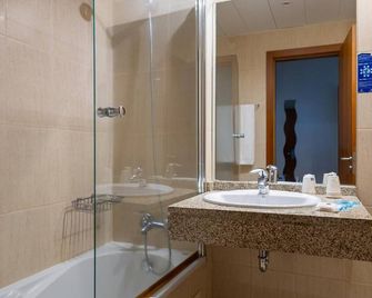 Hotel Apartamentos Geres Ribeiro - Geres - Bathroom