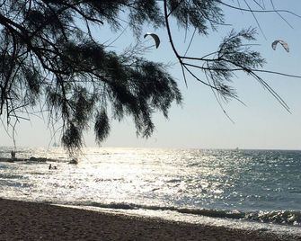 Nikos Ikies - Theologos - Strand