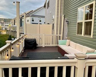 Modern Style Townhouse in Fort Meade - Baltimore - Hanover - Balcony