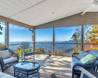 Amazing view and privacy! Easy car access and walkable to trails. - Cleveland - Balcony