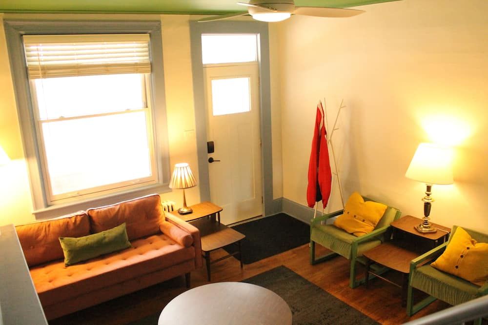 Two-Story Row House amidst Pittsburgh's East Liberty - بيتسبرغ - غرفة معيشة