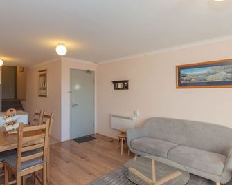 Cascades 13 3 Kurrajong Street - Jindabyne - Oturma odası