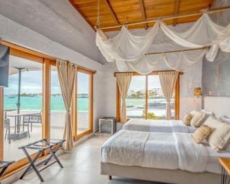 Blu Galapagos Sustainable Waterfront Lodge - Puerto Ayora - Schlafzimmer