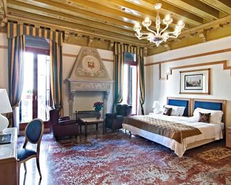 Foscari Palace - Venice - Bedroom