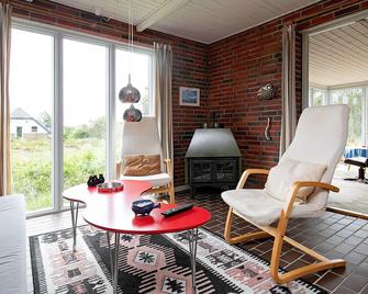 Chic Holiday Home in Hvide Sande near Sea - Hvide Sande - Sala de estar