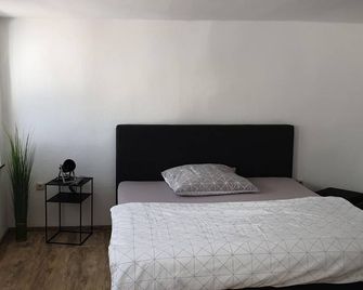 Ferienhaus im Gäßchen - 3-room vacation home, 2 shower/WC up to 4pers. - 코르델 - 침실