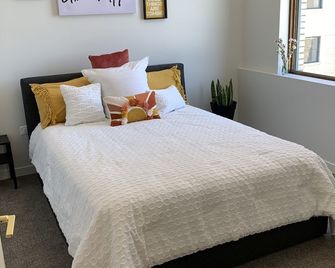 Cozy getaway in midtown Detroit - Detroit - Bedroom