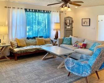 Artful Retreat - next to The Himalayan Institute - Honesdale - Sala de estar