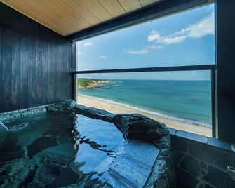 Shima Beach Hotel - טובה