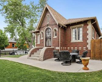 Cozy & spacious apartment walking distance to the best of Denver! - Denver - Patio