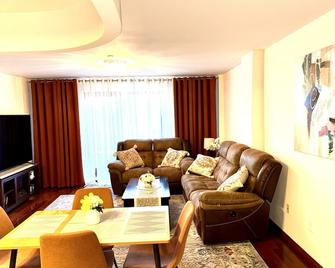 2 bedroom luxury apartment in New York - Brooklyn - Living room