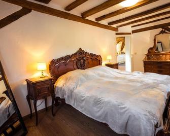 Rißbacher Hof Mansarde anno 1737 - Traben-Trarbach - Bedroom