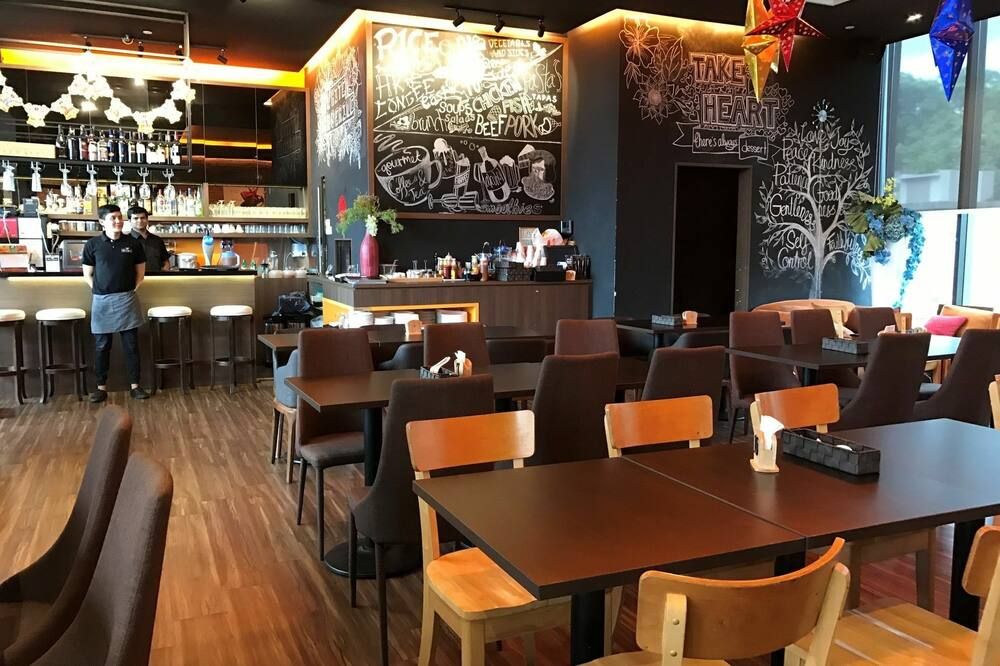 Beach Bay@ Attractions Packed Beach Resort 4 beds - Singapore - מסעדה