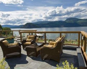 Carmel Beach Private Lodges - Unit #15. Second row, 3 bedroom unit. - Blind Bay - Balcony