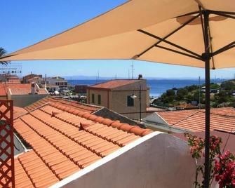 B&B Guest House Il Porto Vecchio - Stintino - Balcón