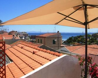 B&B Guest House Il Porto Vecchio - Stintino - Balcón