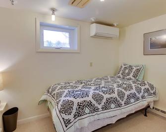 Serene Salisbury Rental Home on 26 Acres w/ Deck! - Salisbury - Habitación