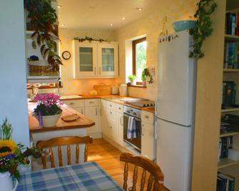 Delightful Holiday Cottage Close to Eastbourne in the grounds of a manor house - Polegate - Kitchen