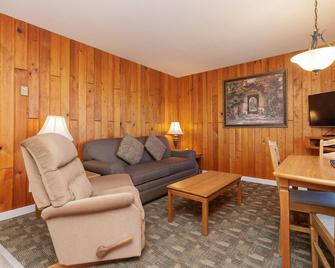 The Cedarwood Inn & Suites - Sidney - Sala de estar