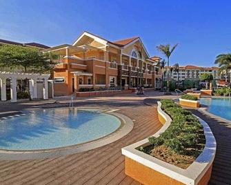 Inspired by the Italian town of Sorrento, enjoy a cozy stay at our condo! - Pasig - Pool