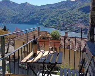 Piazzetta House Stunning Lake View Welcome Cocktail at Il Baretto - Moltrasio - Balcony