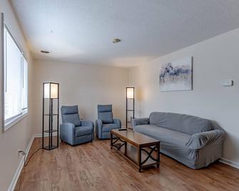Cozy Apartment in quiet neighborhood with quick access to everything you need! - Radcliff - Living room