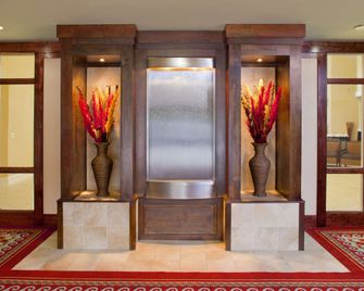 DoubleTree by Hilton Hotel Fayetteville - פאייטוויל - לובי