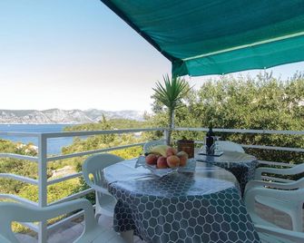 Nice apartment in Racisce - Korčula - Balcony