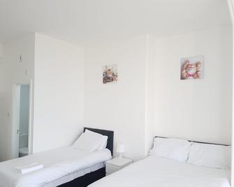 The Mews Inn - Rhyl - Bedroom