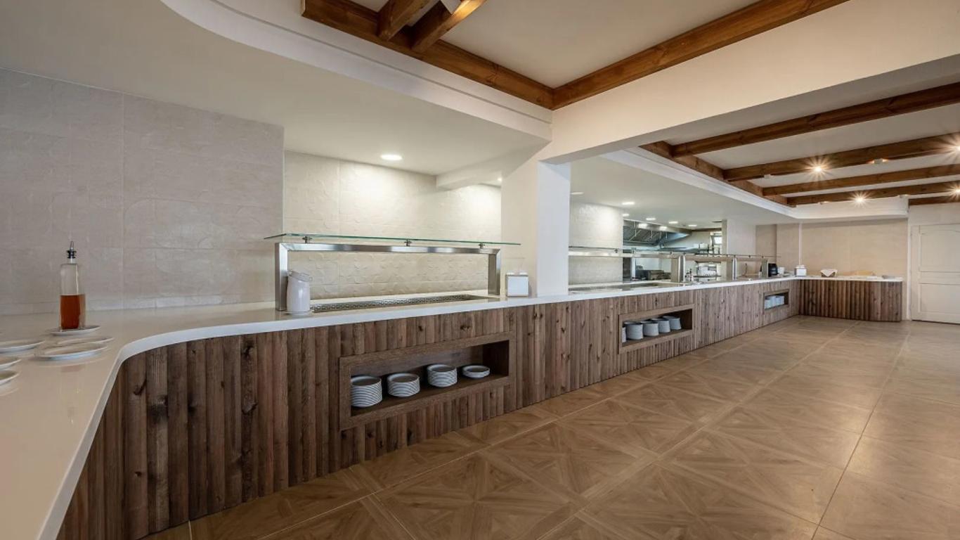 Porto Bello Beach Hotel