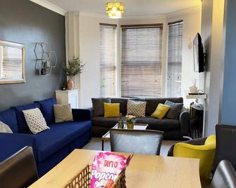 Titanic The Lady, 3 Bed Townhouse - Belfast - Obývací pokoj