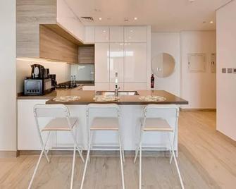 1-bedroom apartment in marvelous Sharjah with fitness room, AC, WiFi - Sharjah - Kitchen