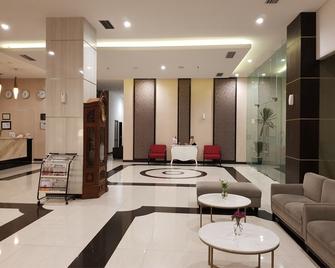 Novena Hotel by Azana - Watampone - Lobby