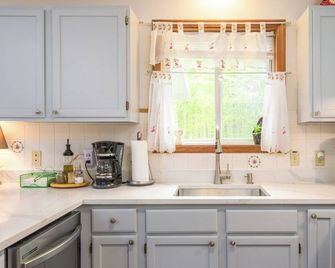 The Bear's House, Pet Friendly, Level 2 EV Charger - White Haven - Кухня
