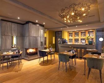 Scenic Cycling & Outdoors Near Amazing Family Room in Made | Onsite Dining - Made - Restaurant